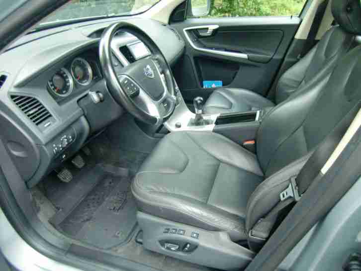 Volvo XC60 D 5 Diesel Summum Tüv neu Werksgarantie 205 PS sehr gepflegt