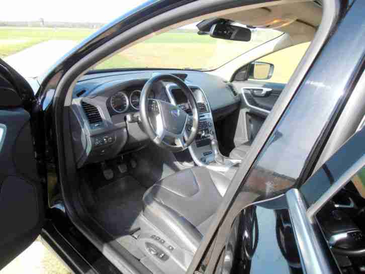 Volvo XC60 – D3 – Summum / Bi-Xenon- Navi- Standheizung- Schiebedach- AHK ..
