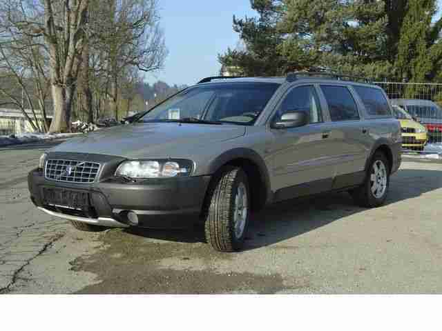 Volvo XC70 2.5 TAWD/Automatik/Leder/AHK/TÜV neu/8-fach