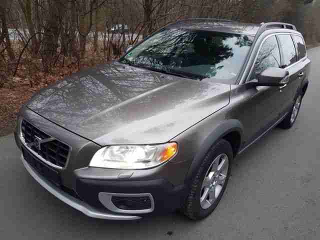 Volvo XC70 D5 AWD Aut. Summum Navi Xenon Voll