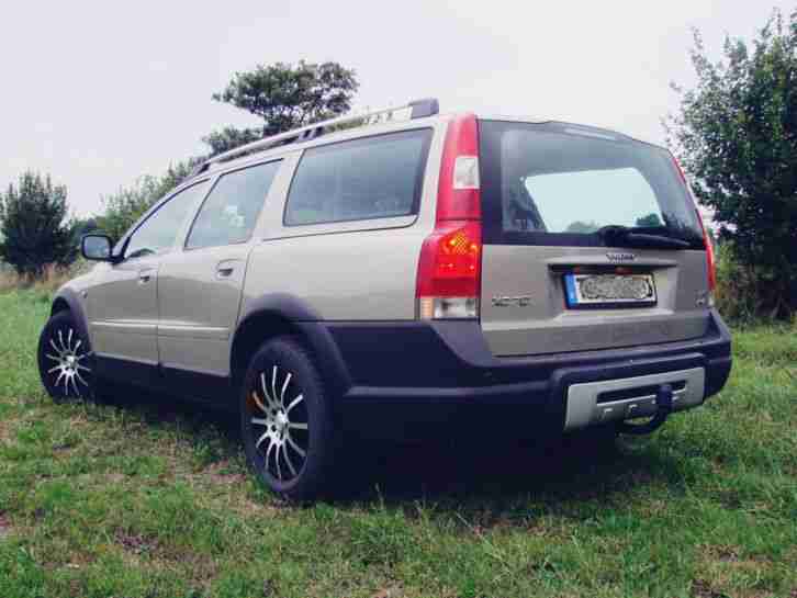 Volvo XC70 D5 AWD Automatik tolle Angebote in Volvo.