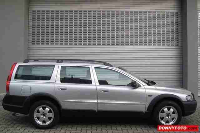 Volvo XC70 D5 AWD Automatik-Cross Country-Navi-Autom.