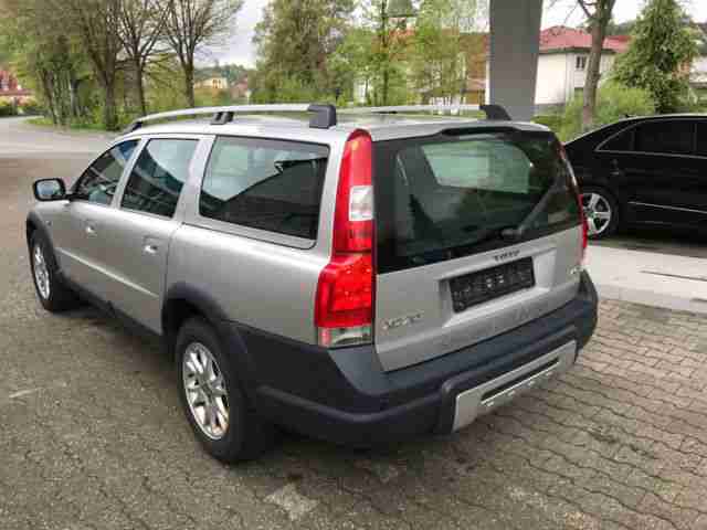 Volvo XC70 D5 AWD Momentum *XENON*LEDER*