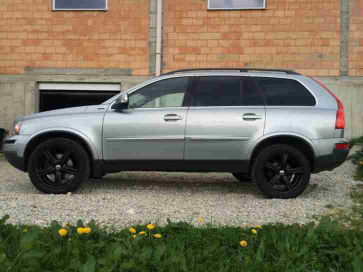Volvo XC90 D5 4WD SUV Kombi Allrad Automatik Leder Navi AHK 19" Xenon Facelift