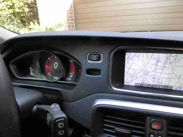 VolvoV40 D3 Mom./Nav./ Xenon /Winterpaket/Licht&Stylepaket/BusinessPro/Garantie