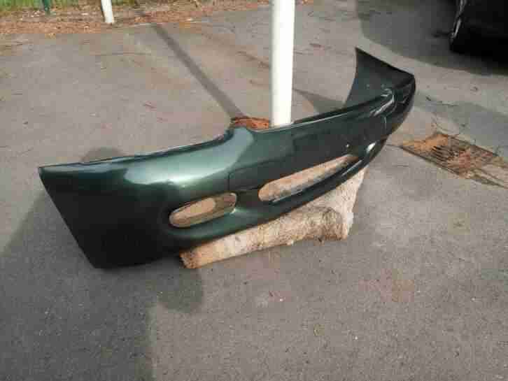 Vordere Stoßstange Ford Escort aal neu und ganz lackiert inSiena grün metall