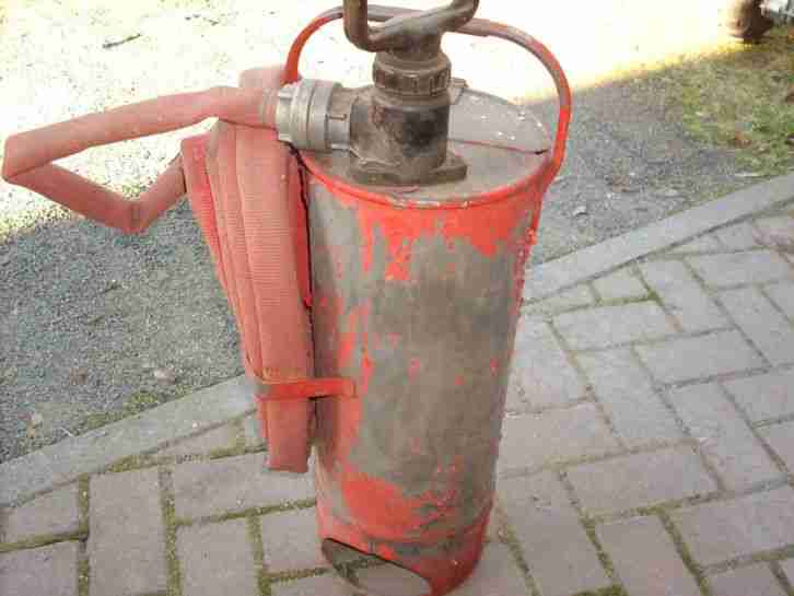 Wasserspritze Kübelspritze Feuerwehrspritze alt, Versand für 9, 00 Euro