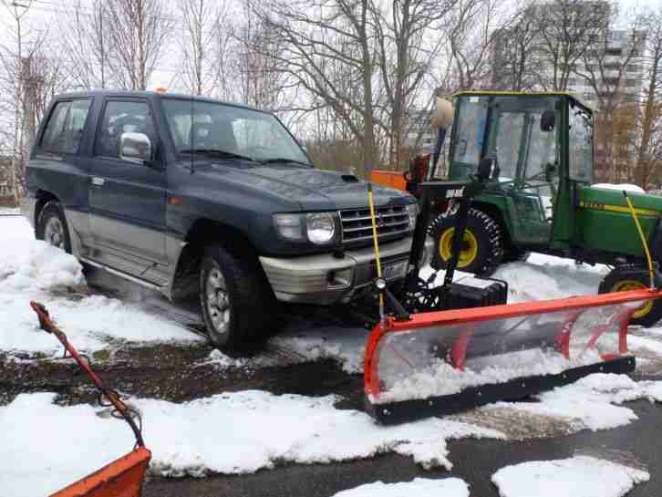 Winterdienstfahrzeug Pajero Schneeschild Sno Way 4x4