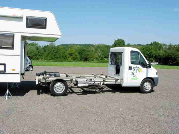 Wohnmobil mit Absetzkabine, auf Ducato Pritsche.