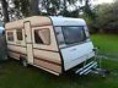 Wohnwagen 5,87 m - 12 Volt - Vorzelt - Mobilgarage