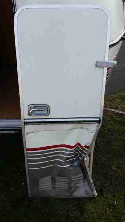 Wohnwagen,Caravan HYMER / ERIBA Triton mit Unfallschaden HU: 05.2016
