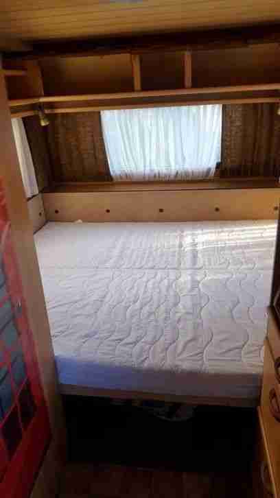 Wohnwagen Dethleffs RC5 4 Schlafplätze Tüv/Gas 2017 + Vorzelt 1200kg