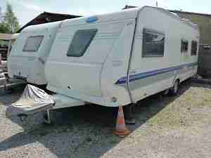 Wohnwagen Hobby 560UF mit Mover und Vorzelt