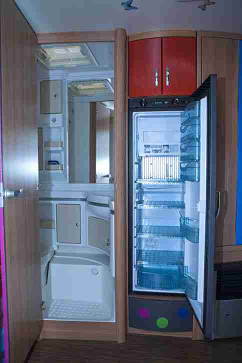 Wohnwagen Hobby De Luxe 380 TB, kultiger Wohnwagen von Künstlerin bemalt