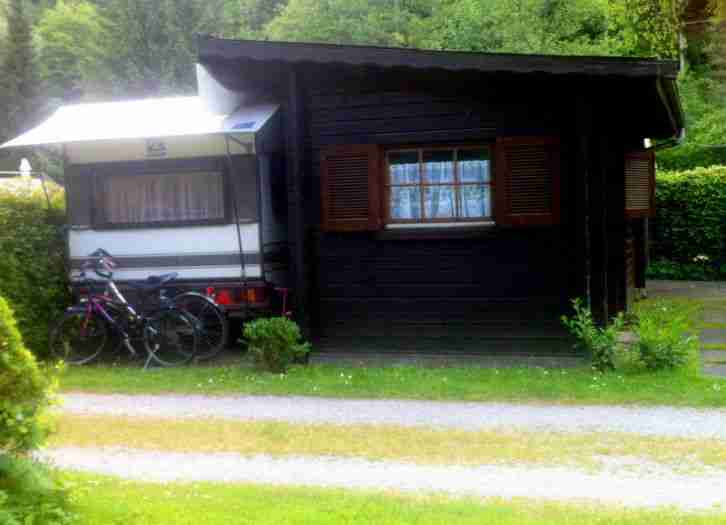 Wohnwagen Knaus 4406 feststehend mit Blockhütte
