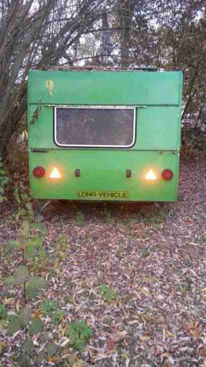 Wohnwagen Qek 325 mit Vorzelt