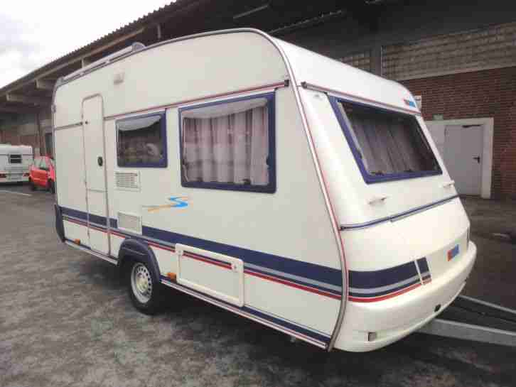 Wohnwagen Wilk Stern 400 mit Vorzelt und Sonnensegel