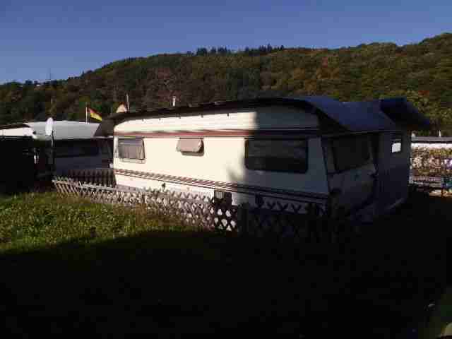 Wohnwagen Auf Campingplatz
