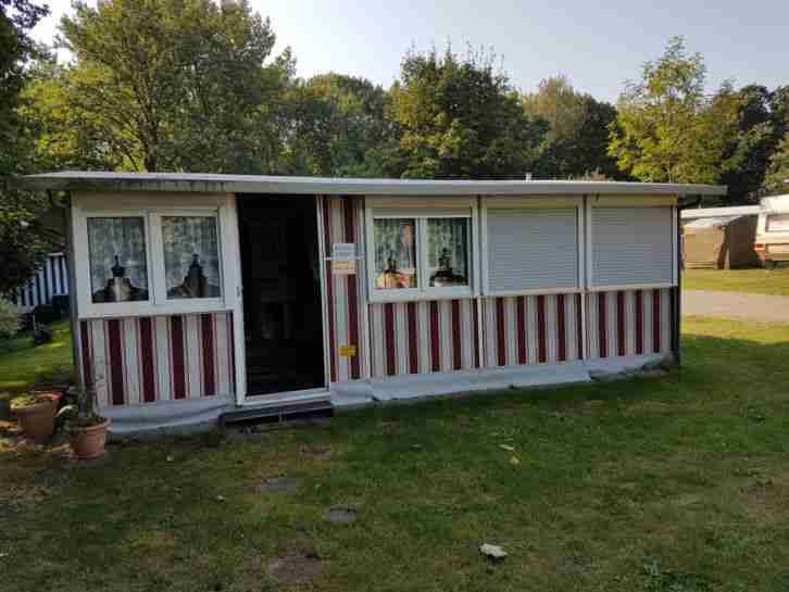 Wohnwagen mit Festzelt und Butze Top in Schuss