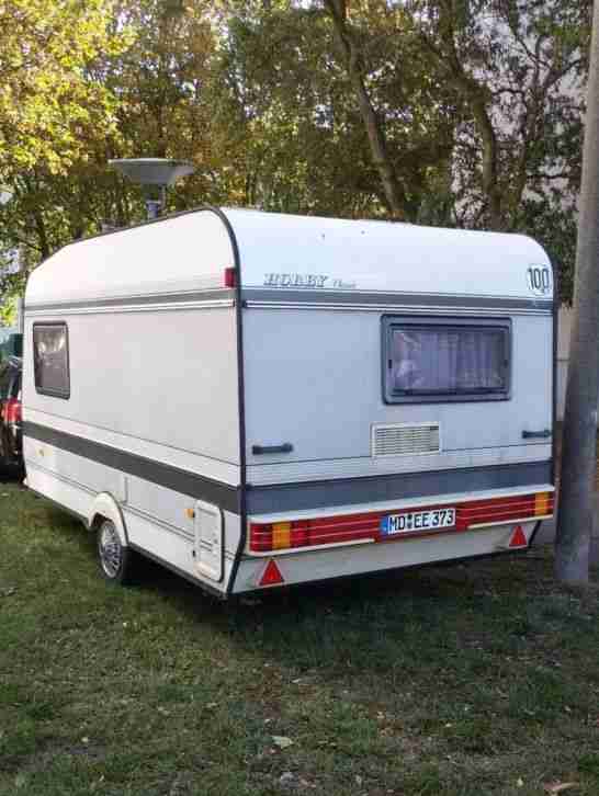 Wohnwagen mit Vorzelt