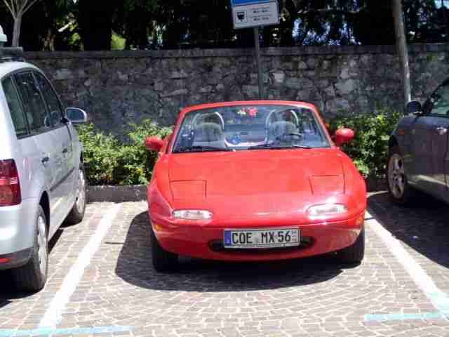 Youngtimer Roadster MX5 NA Bj 92 rot