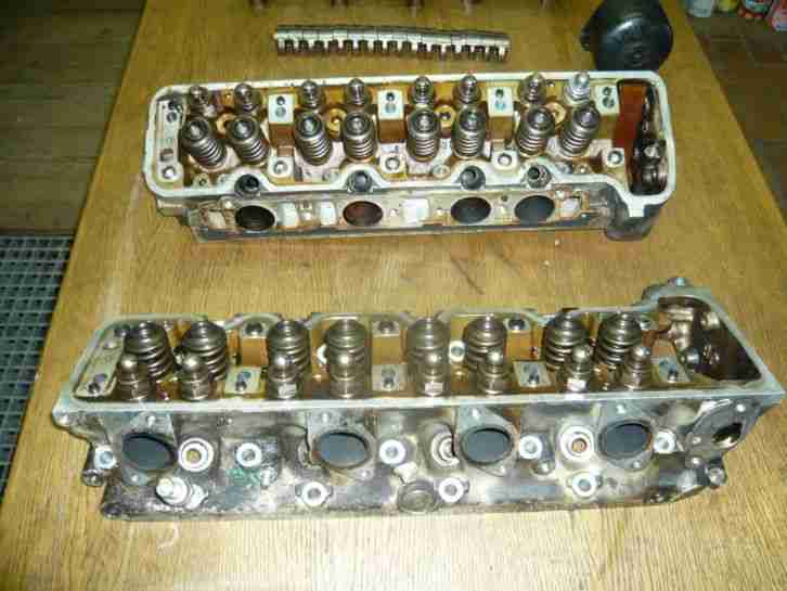 Zylinderköpfe 560 SEL M117 mit Nockenwellen und Kipphebeln