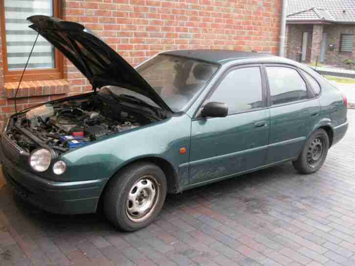 Auto Toyota Corolla Benzin Unfallauto Seitenschaden. Totalschaden.