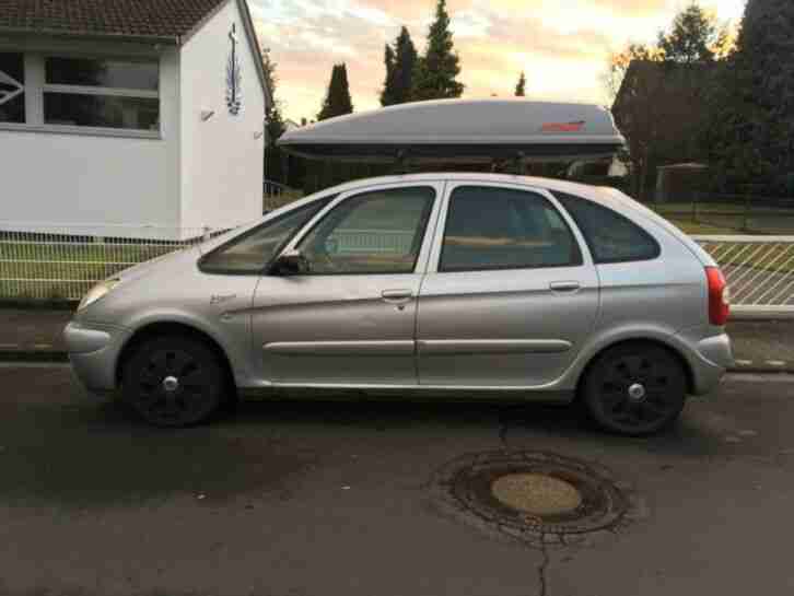 Citroën Xsara Picasso 1, 8 mit Thule Dachbox