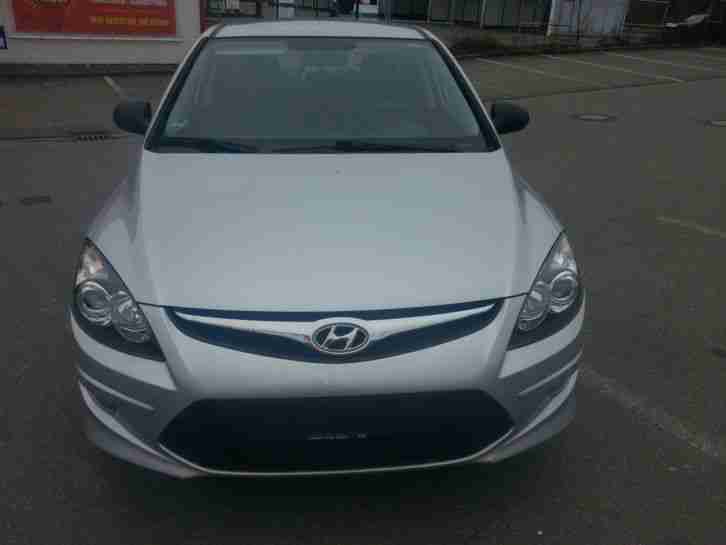 hyundai I 30 CW , BJ. 2011 , 57000 km , 04 /2018 ersre Hand