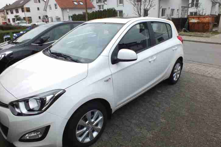 hyundai i20 1.4 Style Neuwagengarantie erst 13400 km