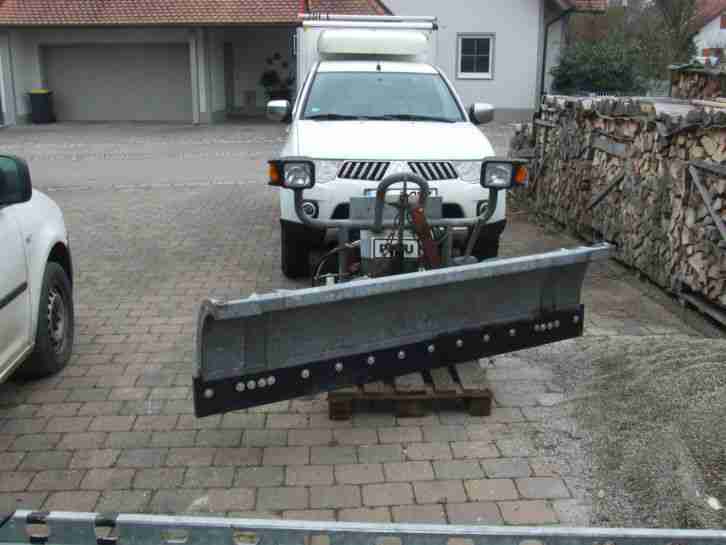 mitsubishi l200 Lkw mit pfau schneepflug und hardtop