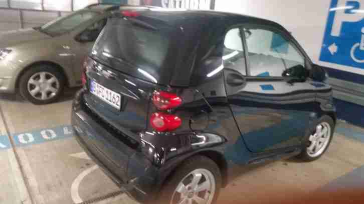 schwarzer Smart fortwo coupe`