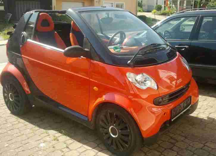 smart cabrio - Grosse Menge von Smart-Fahrzeugen.