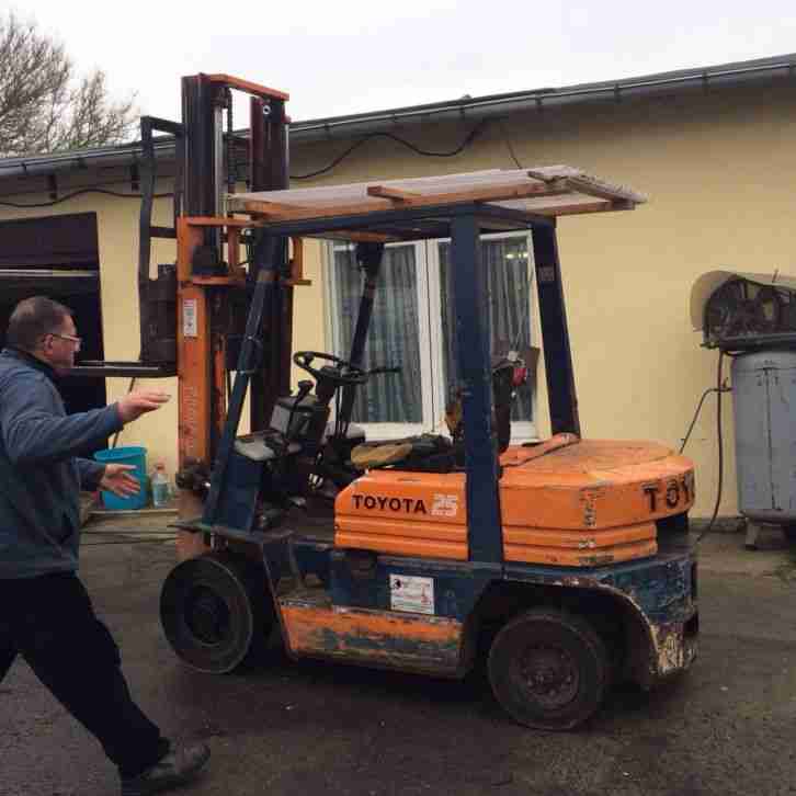 stapler 2,5 tonnen diesel springt gut an. 1994