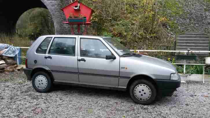 Voiture fiat uno