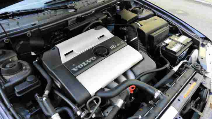 zuverlässiger Volvo Kombi (V40), 2.0 Liter, Benziner, Schaltgetri