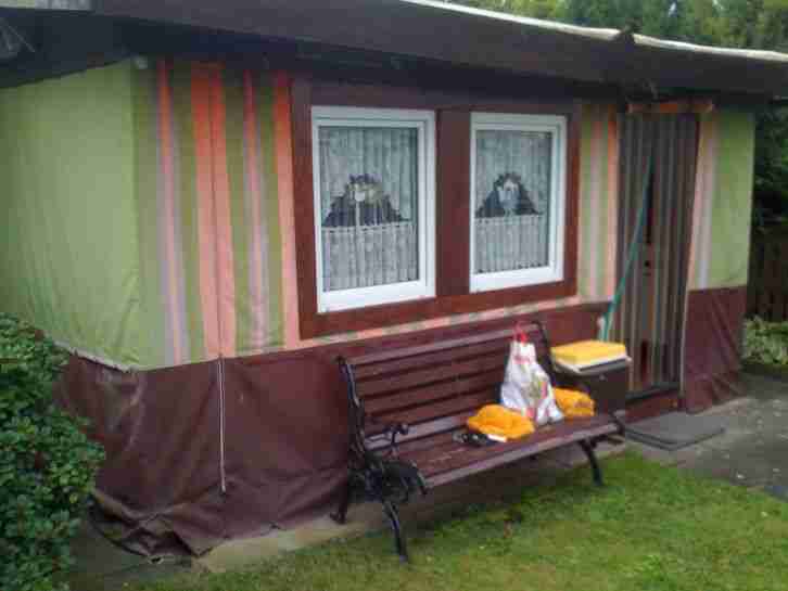 zwei Wohnwagen feststehend